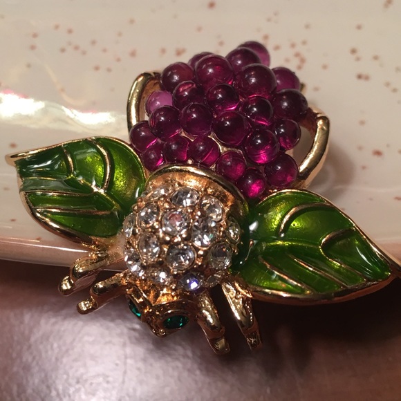 Joan Rivers Bumblebee Pin - Grapes - Picture 3 of 4